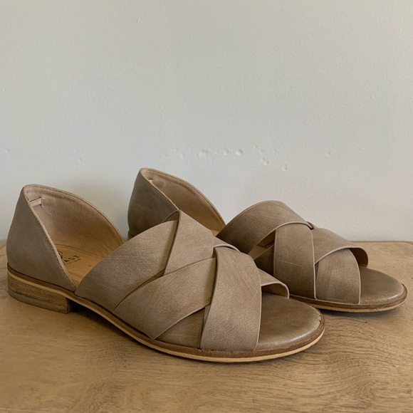 Beast Nude Criss Cross Flats Size 8 - Picture 1 of 5